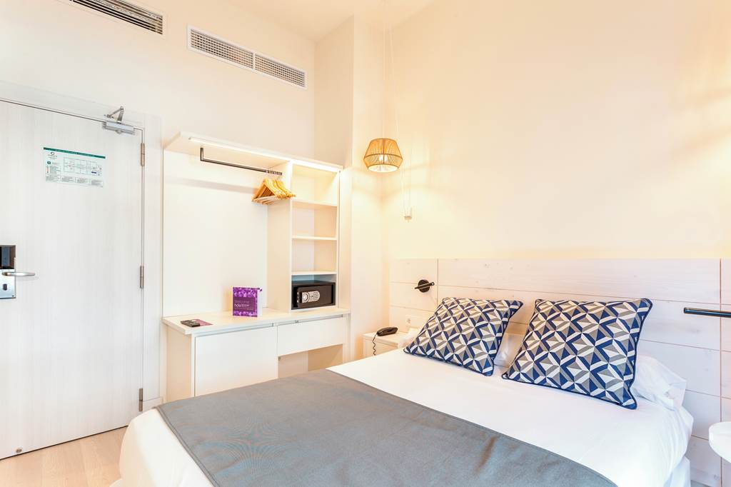 PMI_77817_FERGUS_Soller_Beach_0619_19.jpg