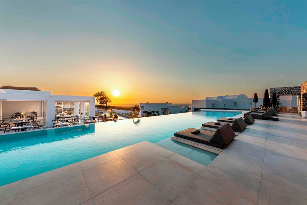 JTR_84577_Secret_View_Hotel_0323_18.jpg