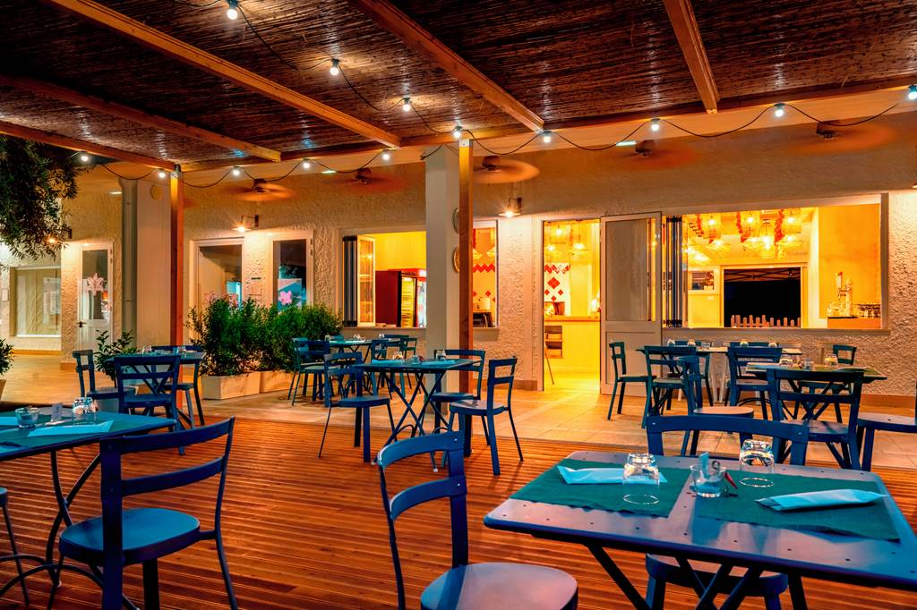 CTA_82942_UNAHOTELS_Naxos_Beach_Sicilia_1221_01.jpg