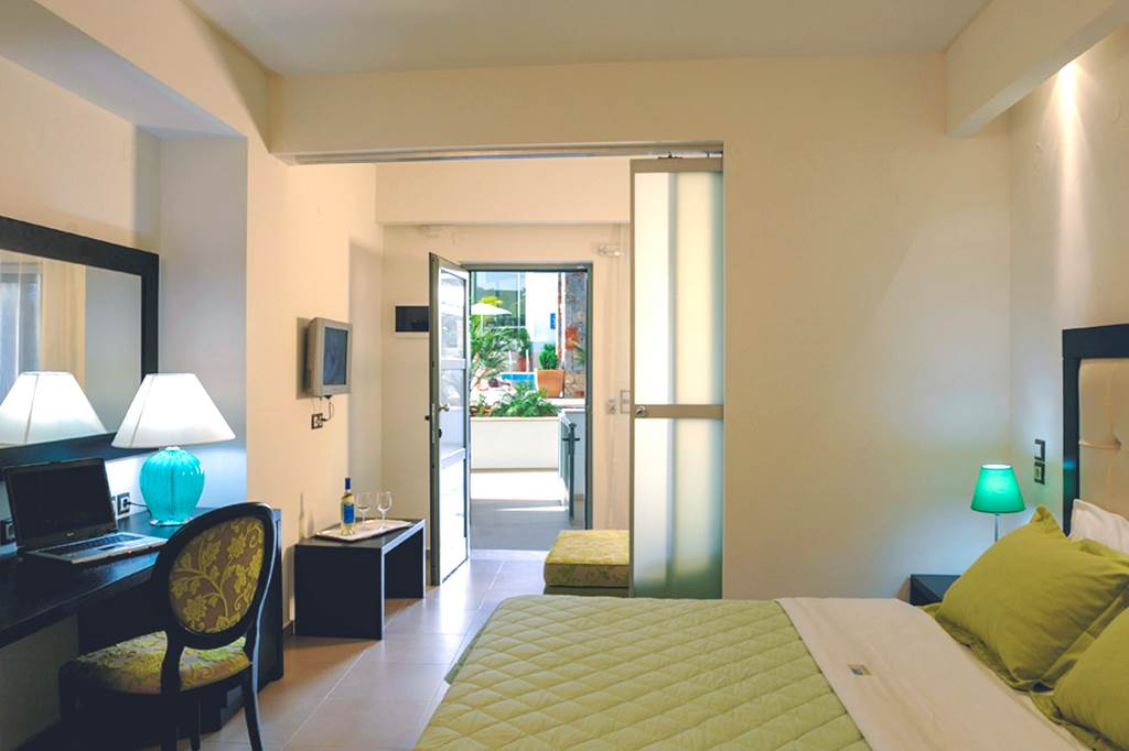 HER_70935_Angela_Suites_Boutique_0717_01.jpg