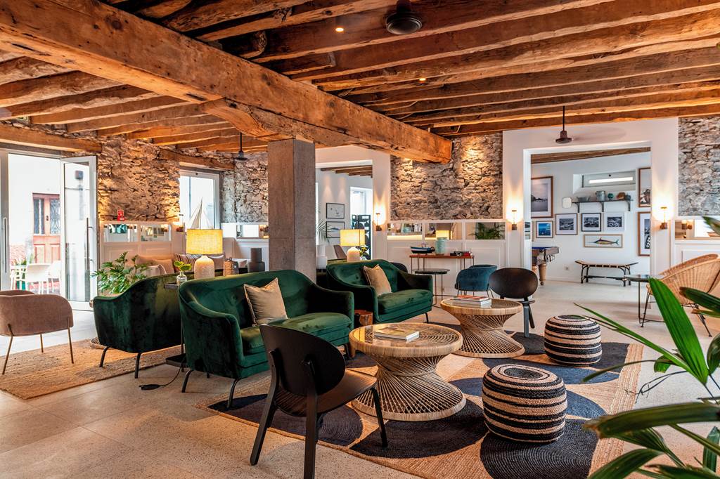 FNC_85371_Pestana_Fisherman_Village_0323_04.jpg