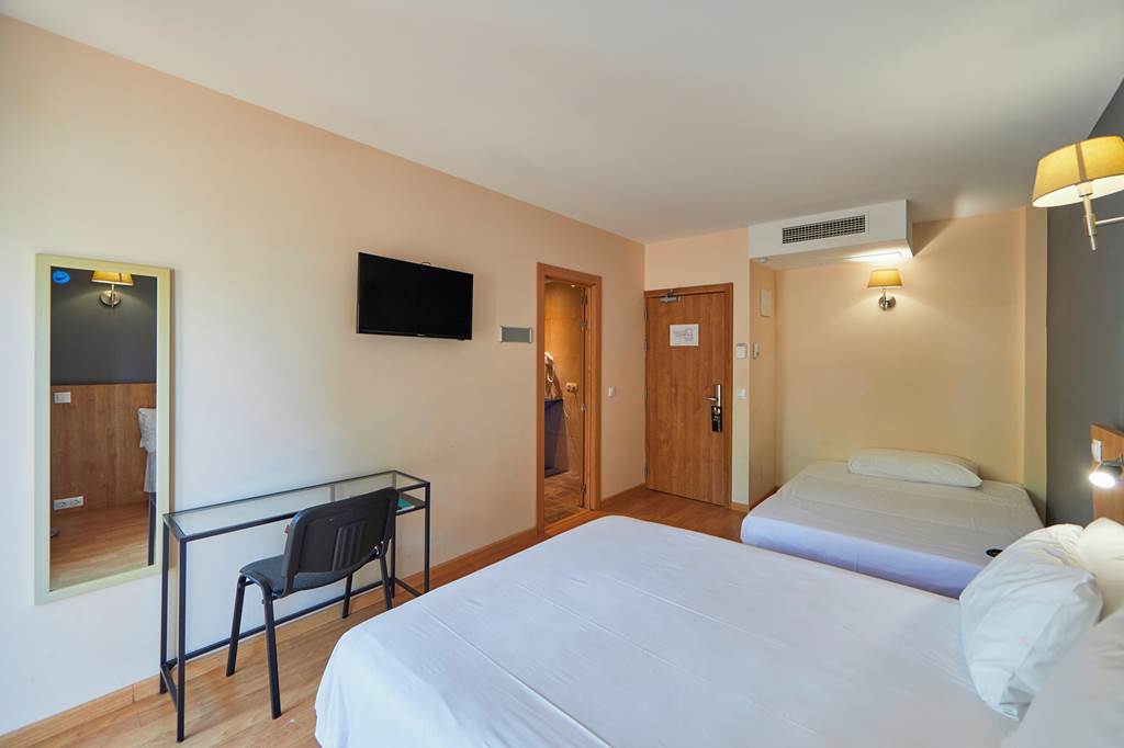 PMI_77930_Santa_Ponsa_Pins_1224_30.jpg