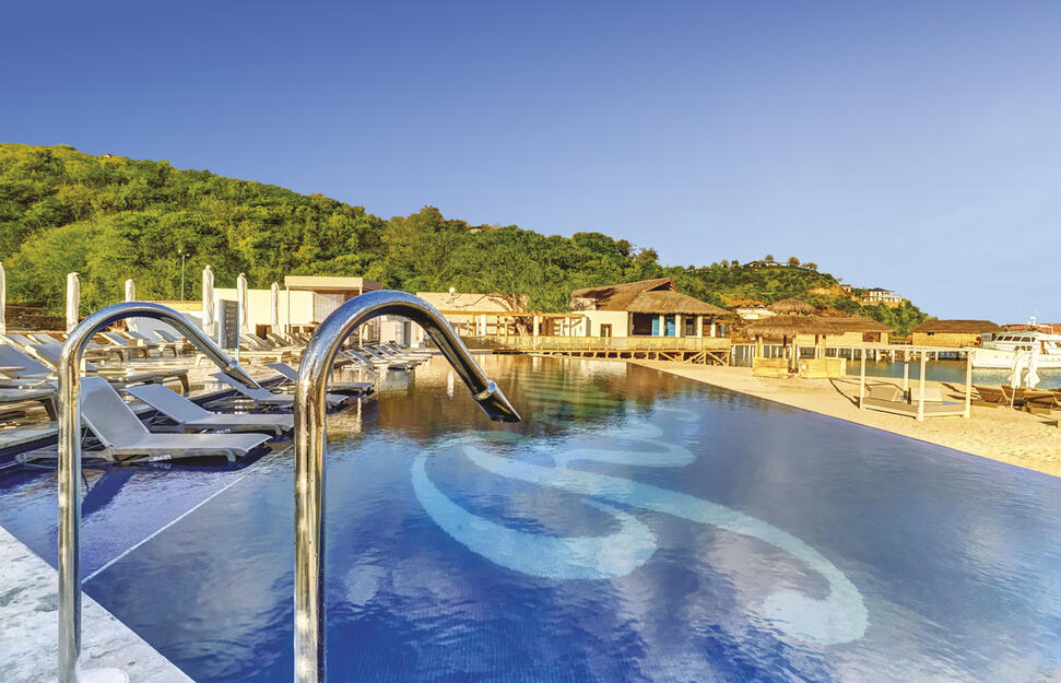 Royalton-Antigua-An-Autograph-Collection-All-Inclusive-Resort-6.jpg
