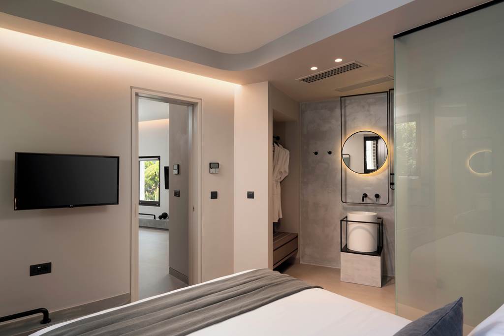 JTR_88552_Apikia_Santorini_Suites_1024_04.jpg