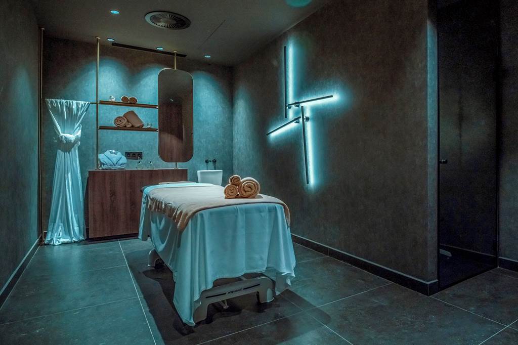 FNC_86469_Dreams_Madeira_Resort_Spa_&_Marina_1124_01.jpg