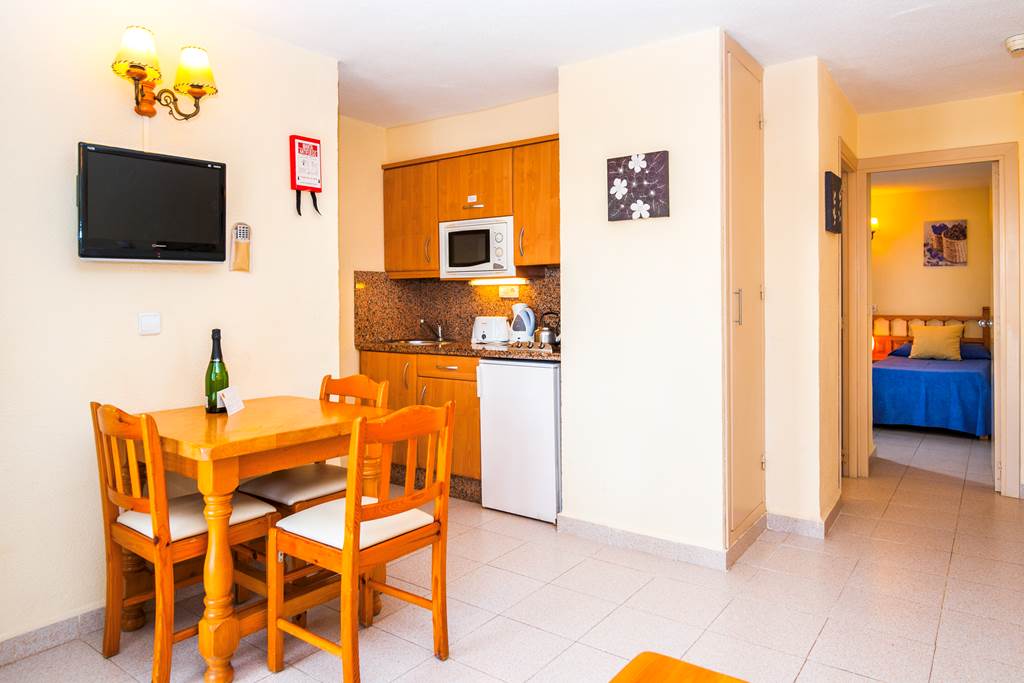Q_IBZ_71604_Casa_Luis_Apts_1014_10.jpg