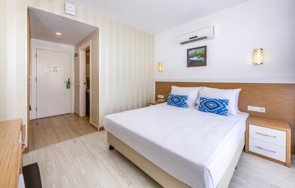 AYT_83886_A_Hotel_Side_0622_28.jpg