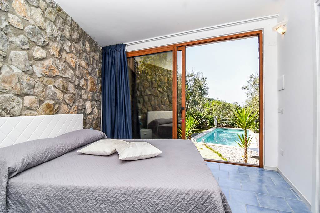 NAP_84513_Villa_Hillside_Retreat_1022_08.jpg