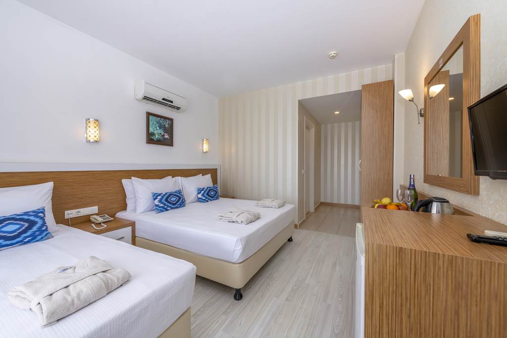 AYT_83886_A_Hotel_Side_0622_23.jpg