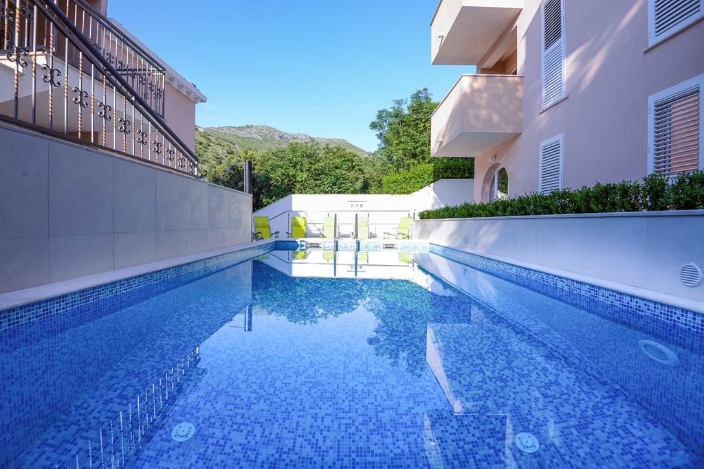 DBV_69106_VILLA_LANTERNA_1214_01.jpg