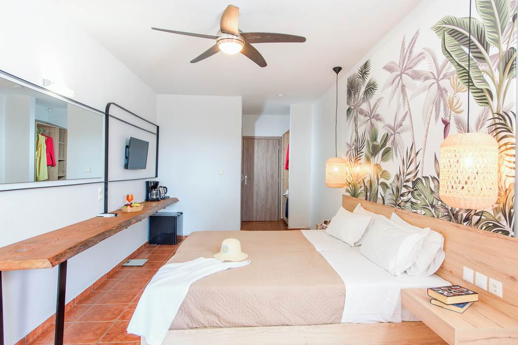 CHQ_84172_Theo_Hotel_1223_26.jpg