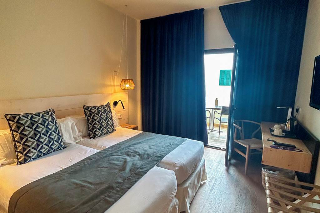 PMI_77817_FERGUS_Style_Soller_Beach_0523_16.jpg