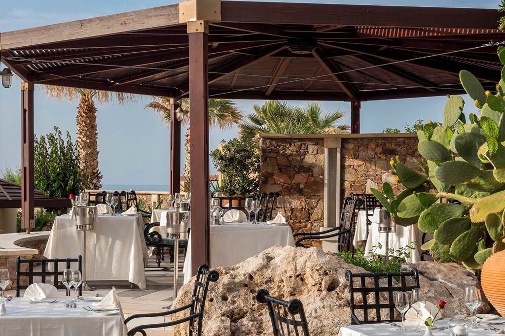 HER_87894_Aquila_Rithymna_Beach_0824_19.jpg
