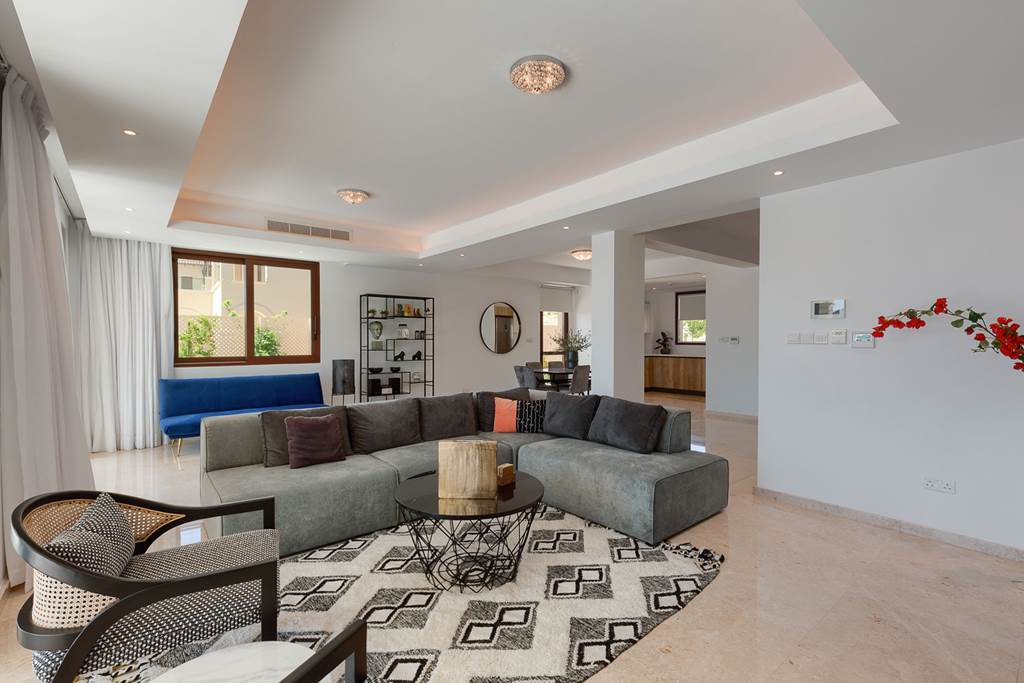 PFO_88820_Elite_Junior_Three_Bedroom_Villa_with_Private_Pool_UJ08_0125_04.jpg