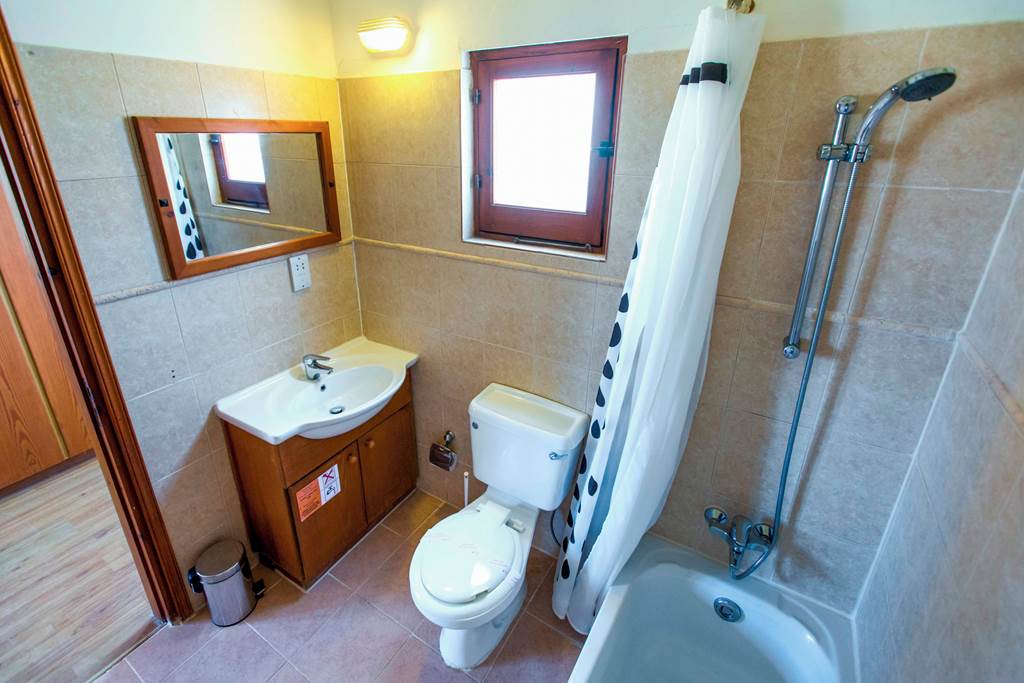 PFO_88915_Z&X_Holiday_Villas_-_Villa_Pomos_Med_0125_08.jpg