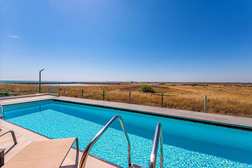 BOJ_79197_Wave_Resort_1123_01.jpg