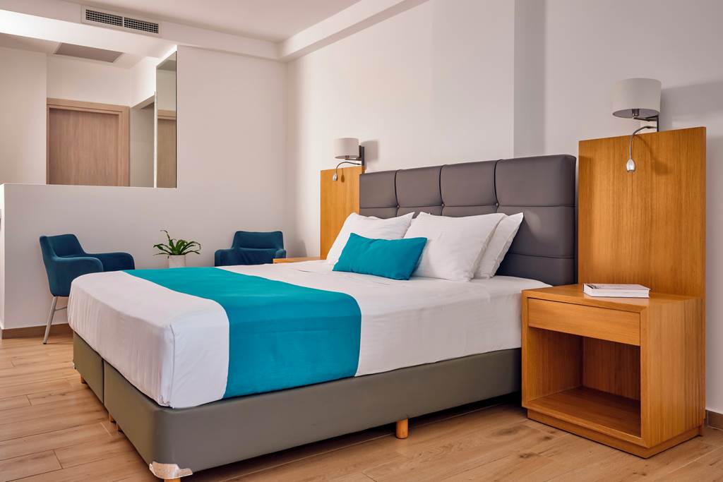 ZTH_83350_Cavo_Orient_Beach_Hotel_1221_24.jpg