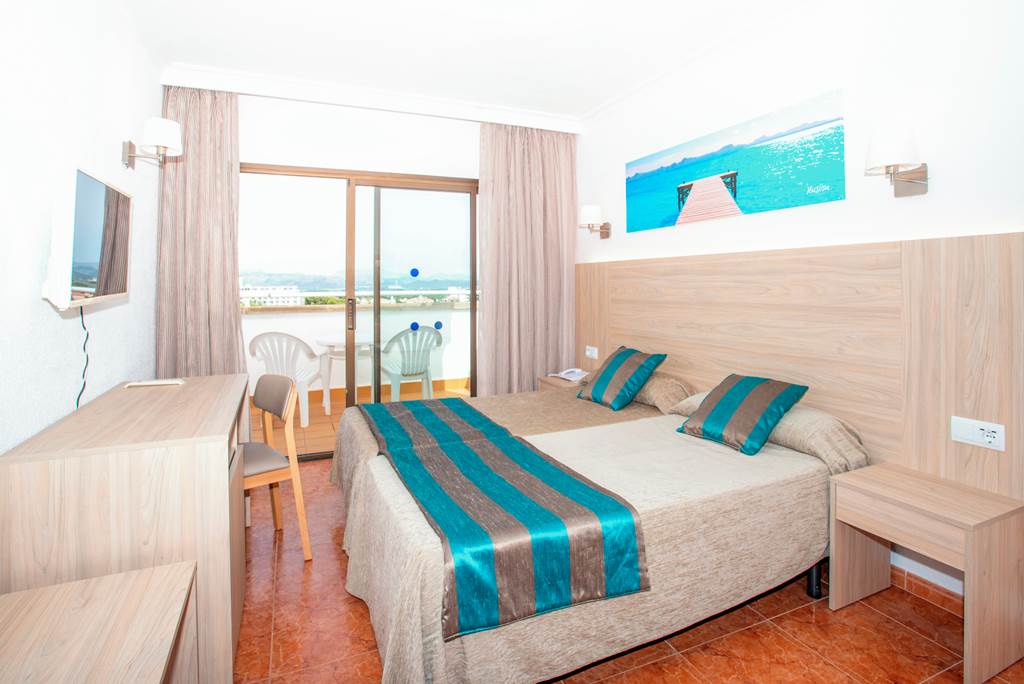 PMI_74182_Ilusion_Markus_and_Spa_0724_06.jpg