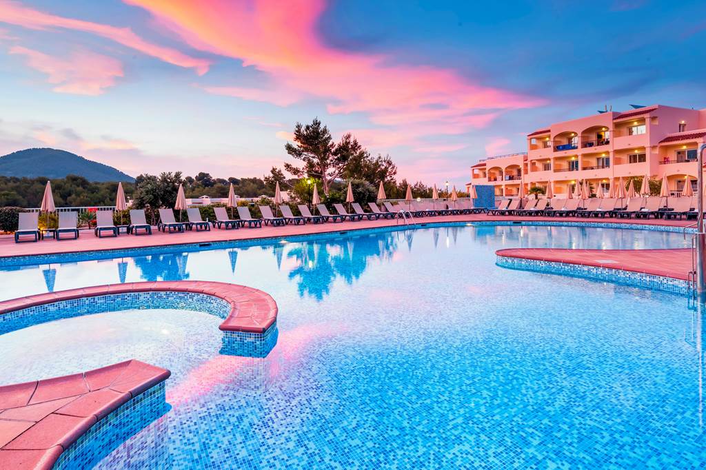 IBZ_70451_Invisa_Figueral_Resort_0220_03.jpg