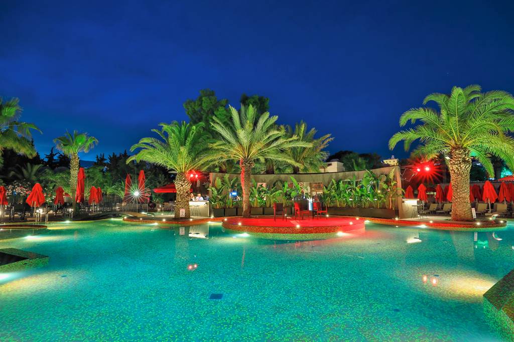 BJV_71548_Very_Chic_Hotel_0719_11.jpg