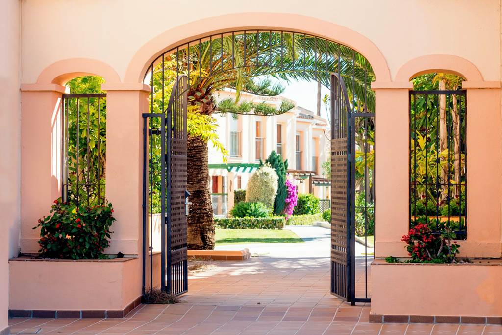 AGP_85377_Ramada_Hotels_and_Suites_0423_02.jpg