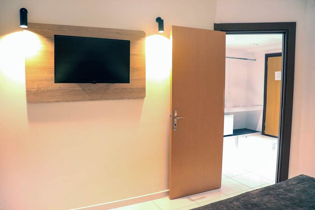 RHO_83371_Castellum_Suites_0424_26.jpg