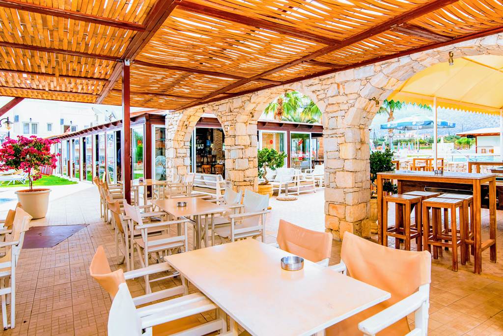 HER_83090_Yiannis_Manos_Hotel_Resort_0621_22.jpg