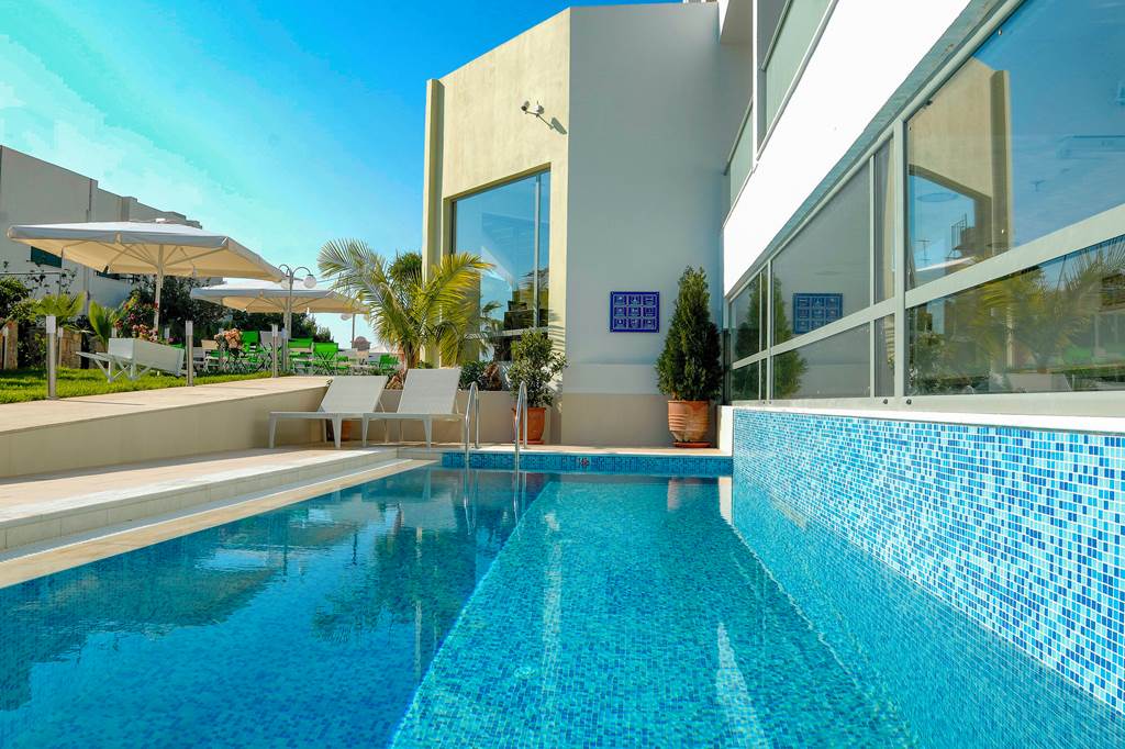 HER_70935_Angela_Suites_Boutique_Hotel_0524_03.jpg