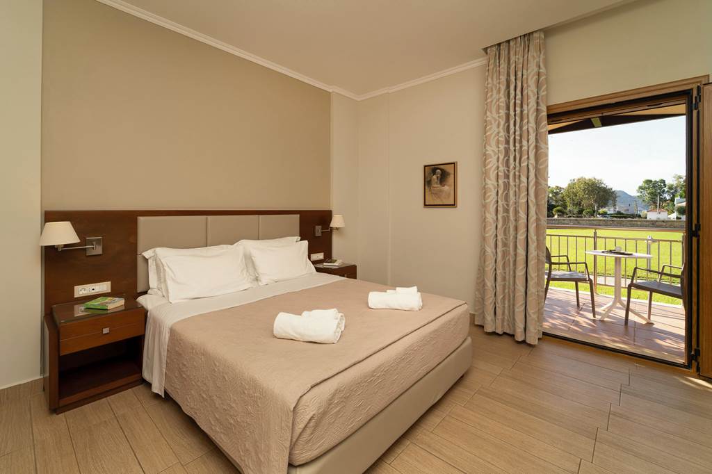 KLX_84321_Niriides_Villas_Hotel_0824_07.jpg