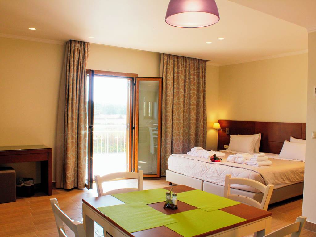 KLX_84321_Niriides_Villas_Hotel_1122_12.jpg