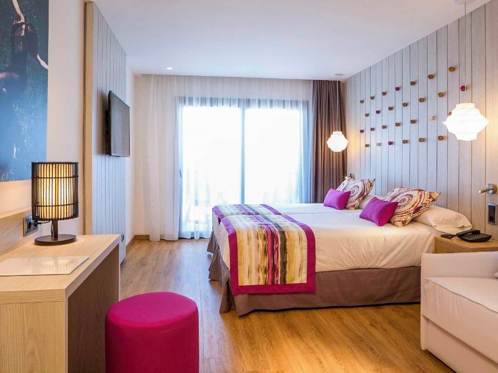 IBZ_72616_Grand_Palladium_White_Island_Resort_&_Spa_1122_02.jpg