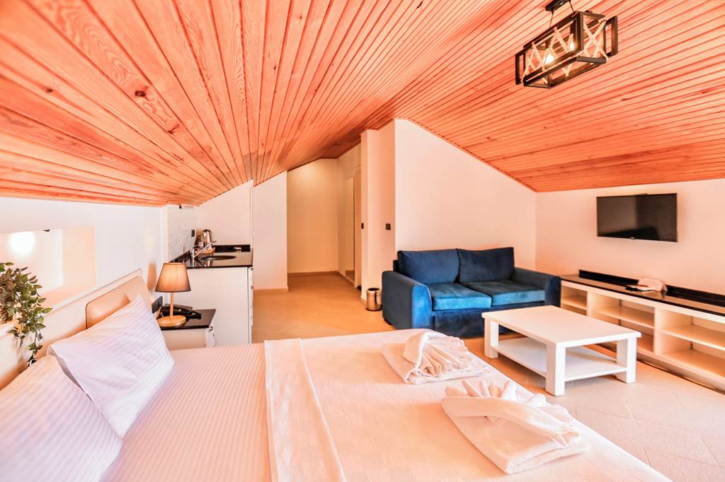 DLM_88641_Sertil_Deluxe_Tropical_Suites_1224_19.jpg