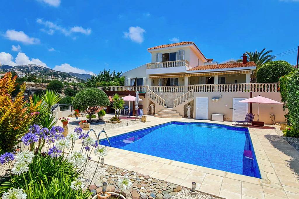 PFO_87126_Cliffside_Villa_0124_15.jpg