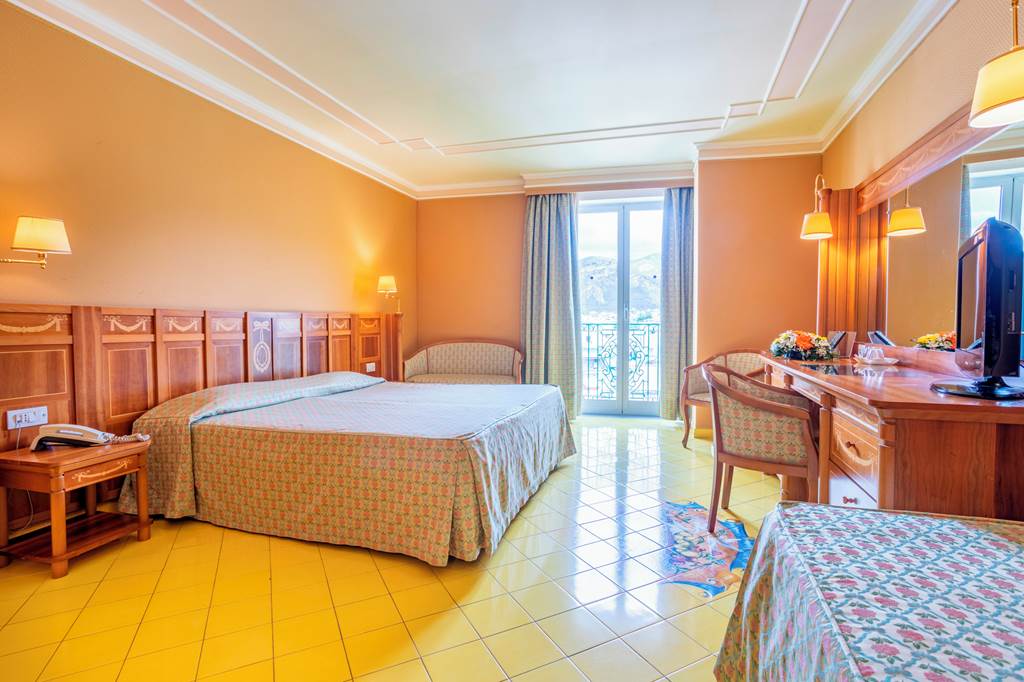 NAP_73331_Grand_Hotel_La_Pace_0523_12.jpg