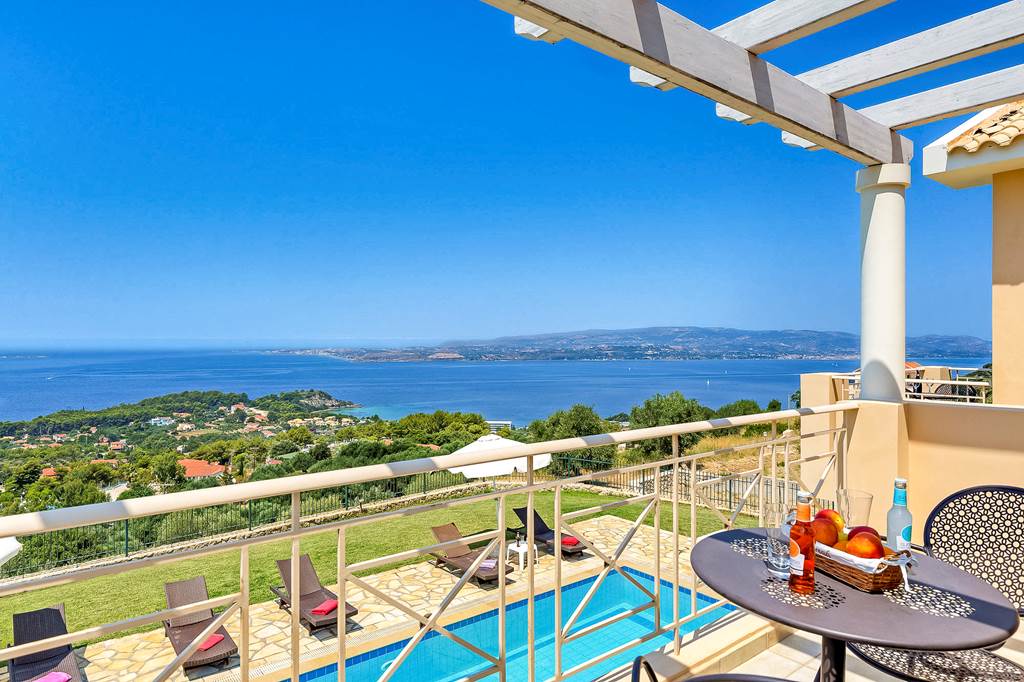 EFL_75470_Villa_Argostoli_Bay_0317_12.jpg