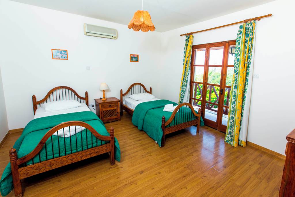 PFO_88915_Z&X_Holiday_Villas_-_Villa_Pomos_Med_0125_06.jpg