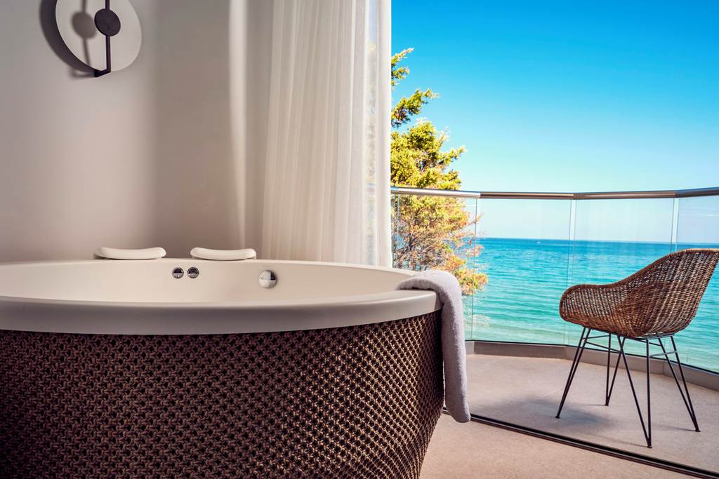 ZTH_82809_Windmill_Bay_Hotel_0922_02.jpg