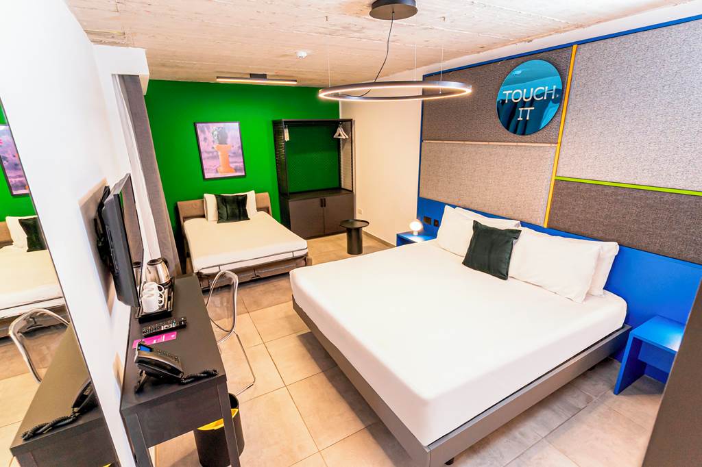 MLA_84667_IKYK_Hotel_0623_03.jpg