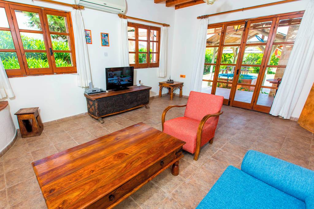 PFO_88915_Z&X_Holiday_Villas_-_Villa_Pomos_Med_0125_05.jpg