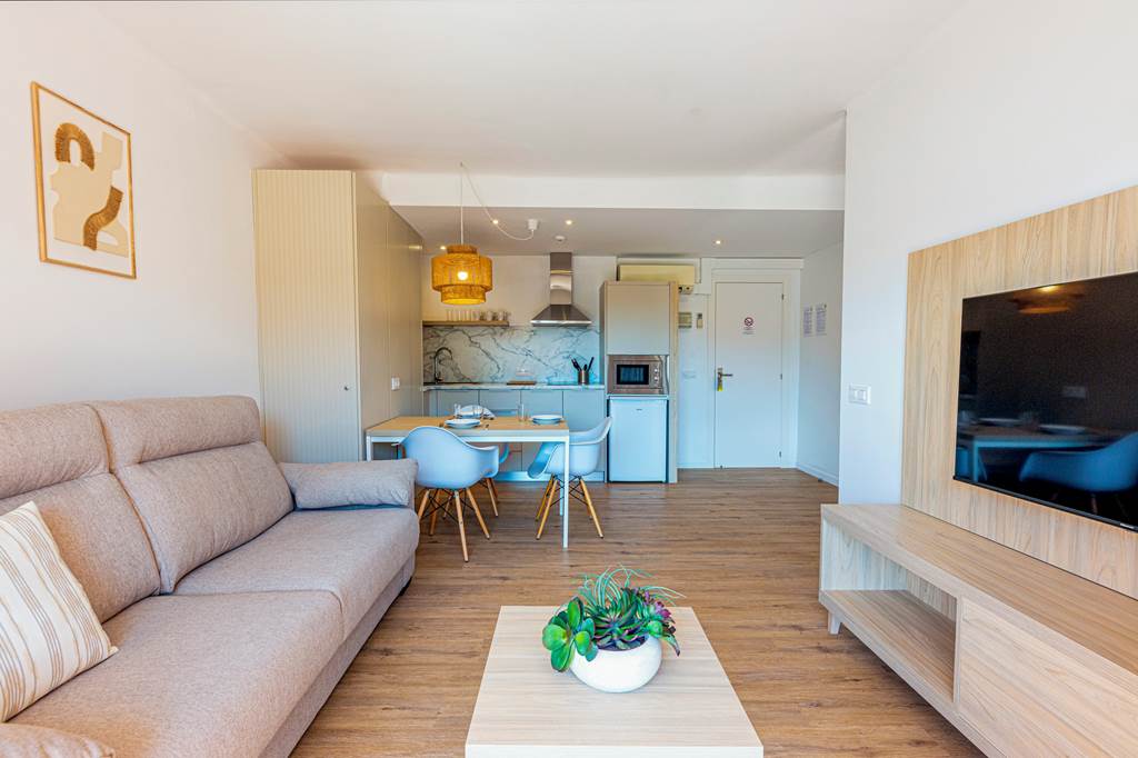 PMI_85579_Martinez_Apartments_0623_01.jpg