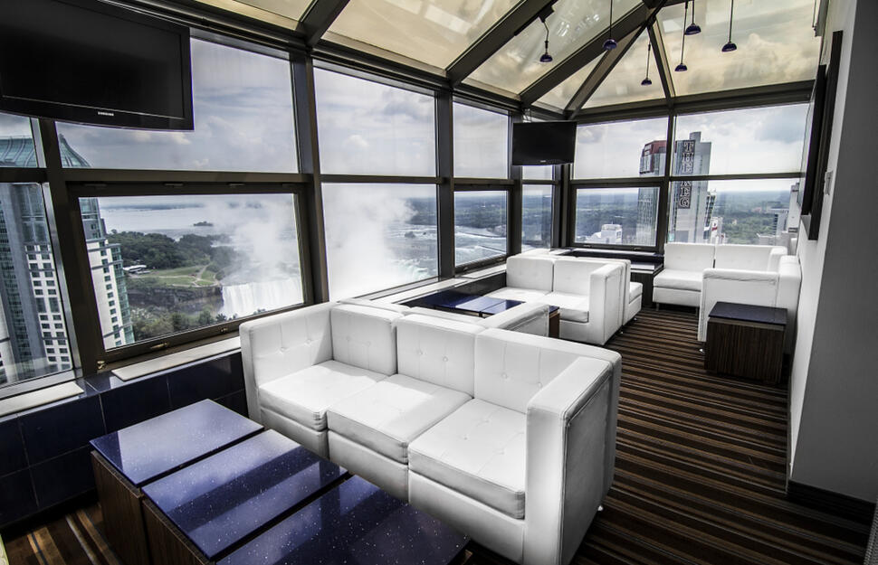 Hilton-Niagara-Falls-Fallsview-Hotel-Suites-7.jpg