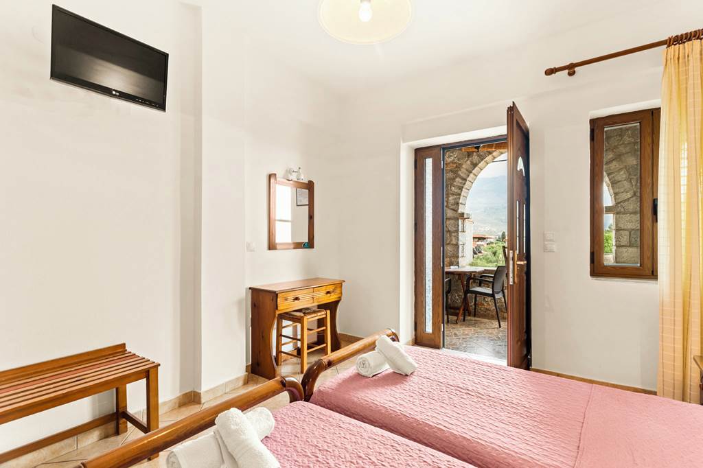 KLX_84197_Manivrahos_Studios_&_Apartments_0822_10.jpg