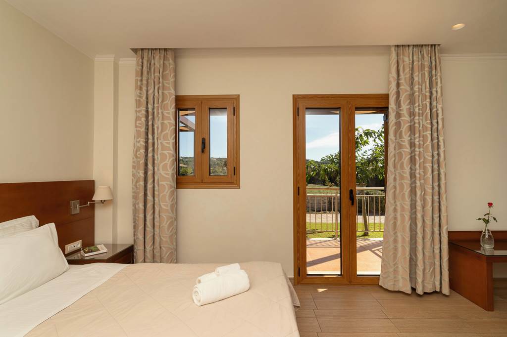 KLX_84321_Niriides_Villas_Hotel_0824_10.jpg