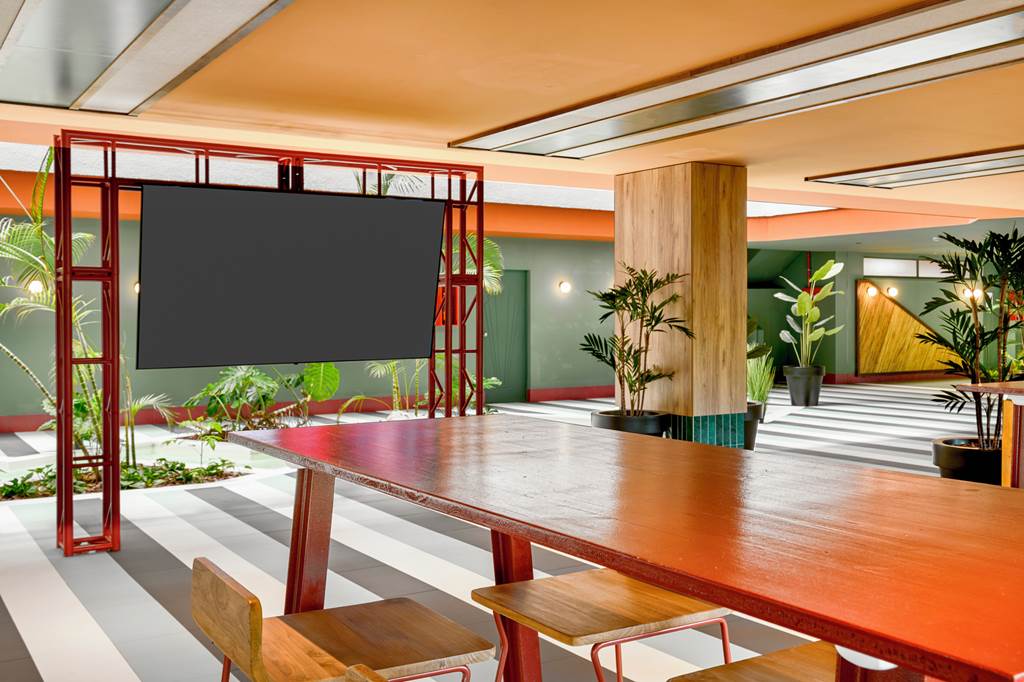 PMI_86442_Tent_Mojito_Suites_0824_21.jpg