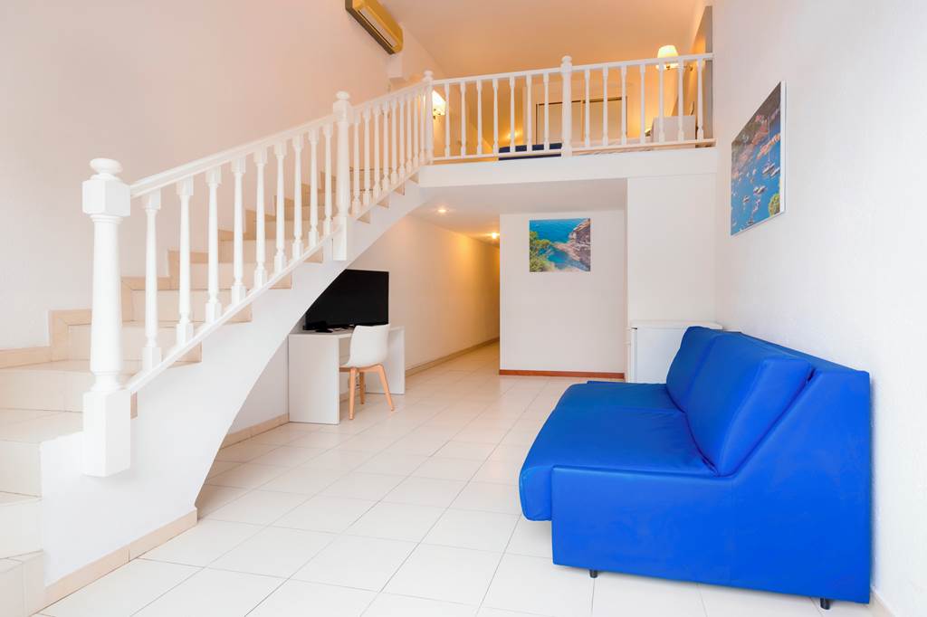 GRO_73531_htop_Caleta_Palace_0424_05.jpg
