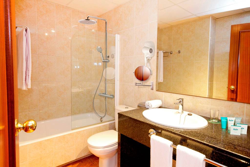 PMI_74182_Ilusion_Markus_and_Spa_0319_05.jpg