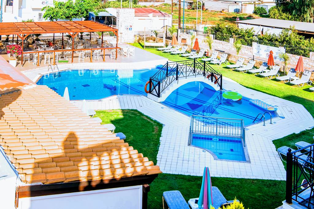 HER_83090_Yiannis_Manos_Hotel_Resort_0621_05.jpg