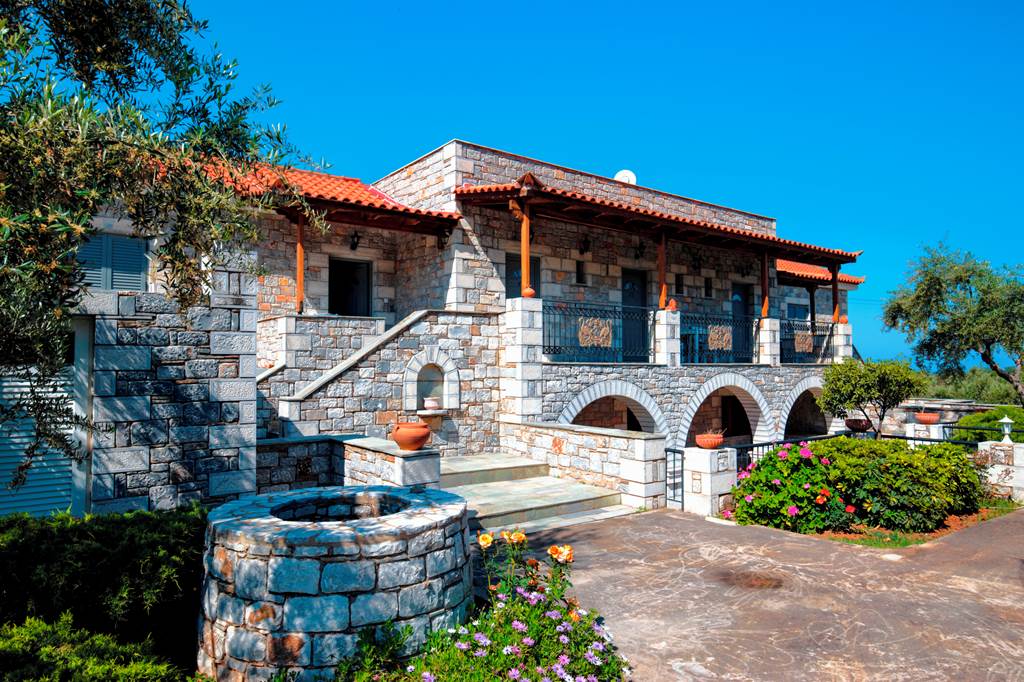KLX_83884_Sunset_Studios_and_Apartments_0622_03.jpg