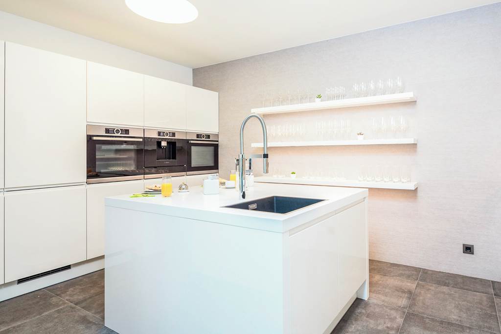 SPU_88756_Villa_Polished_Stone_0125_05.jpg