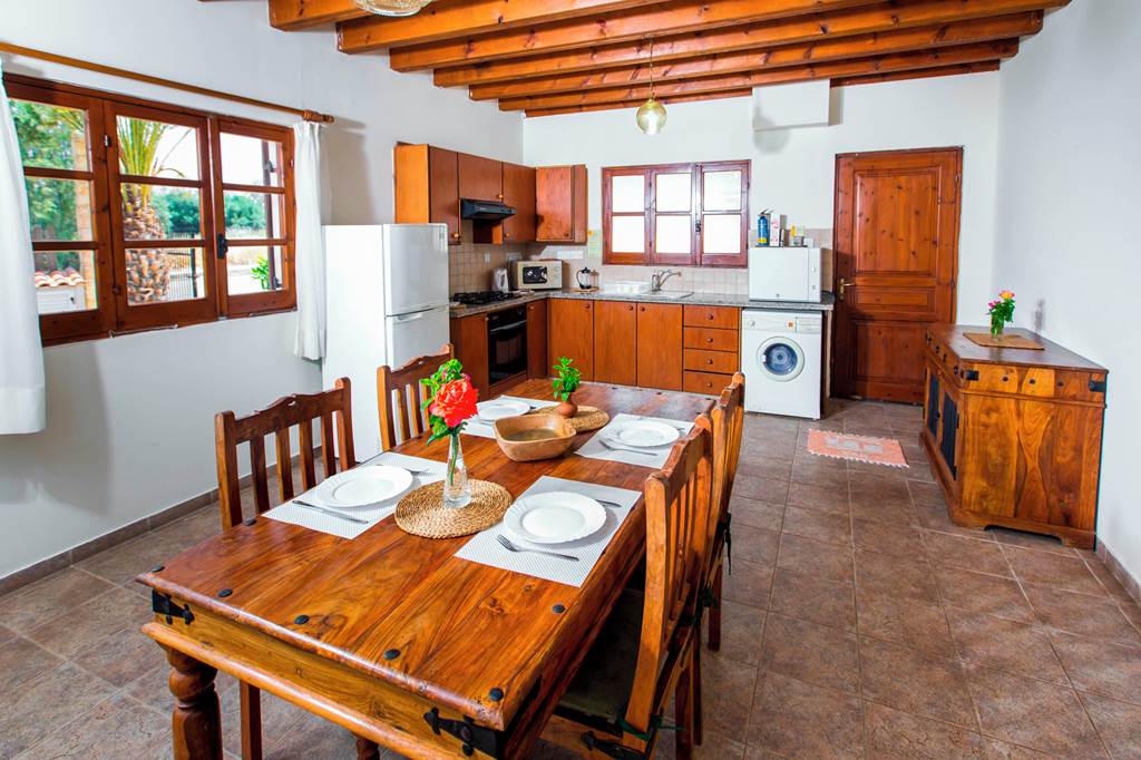 PFO_88915_Z&X_Holiday_Villas_-_Villa_Pomos_Med_0125_03.jpg